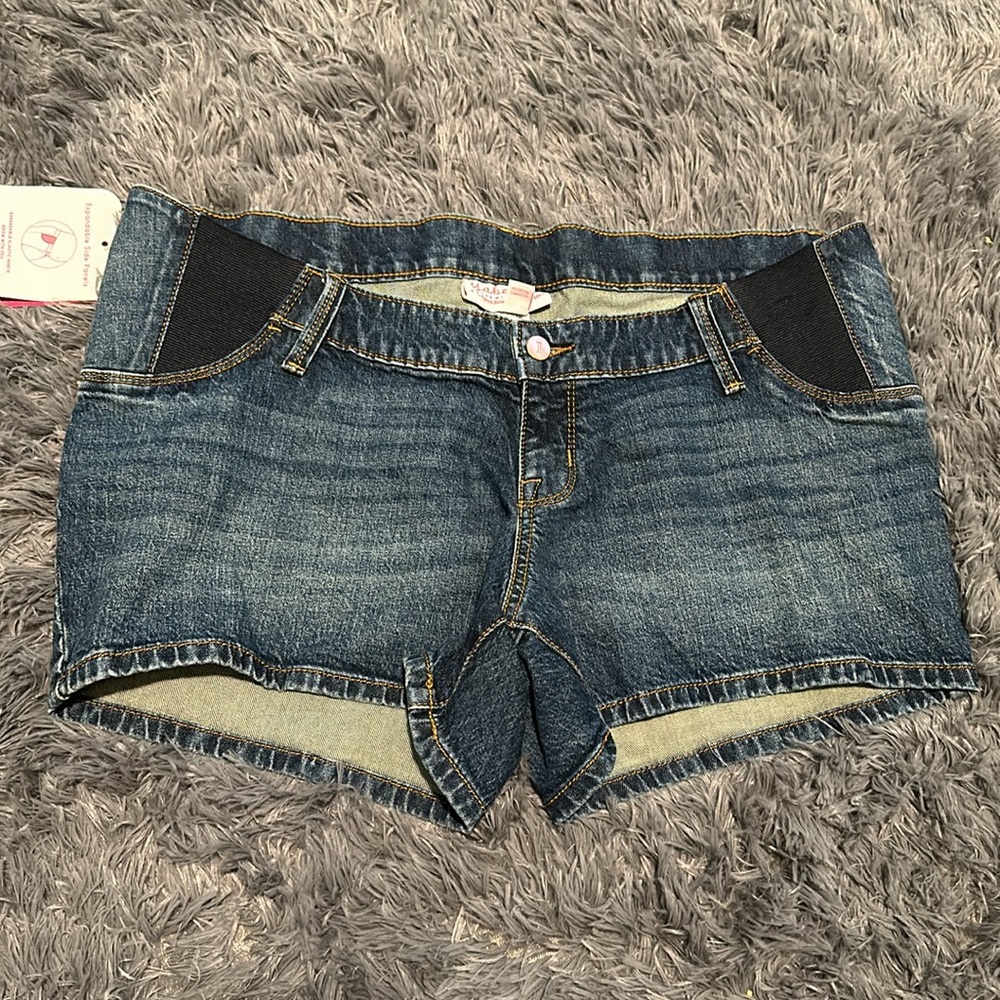 2 Pairs of Maternity Shorts - Picture 2 of 8